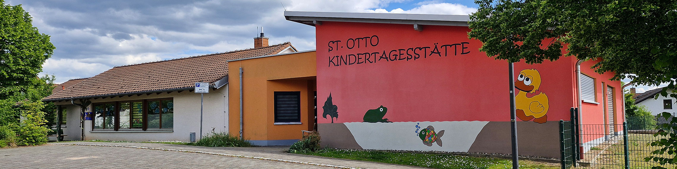 Slider Frontansicht der Kindertagesstätte St. Otto Reundorf mit Verlinkung zur Startseite