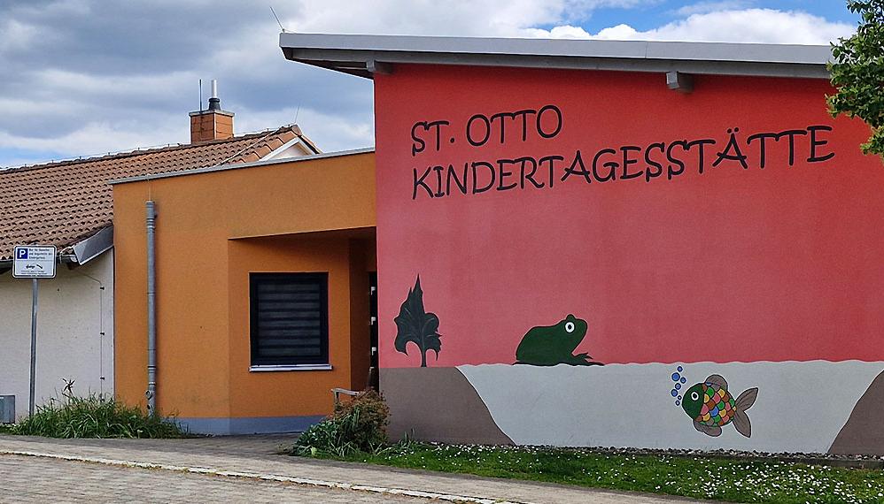 Slider Frontansicht der Kindertagesstätte St. Otto Reundorf mit Verlinkung zur Startseite